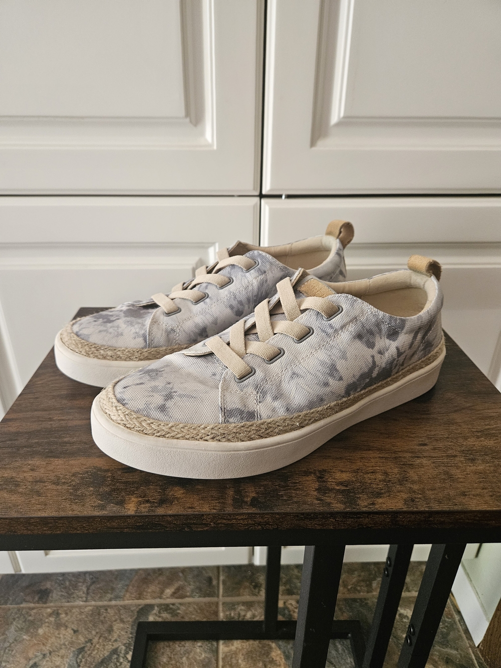 Spenco Malibu Lace Gray White Tie-Dye Canvas Lace-Up Slip-On Comfort Sneakers